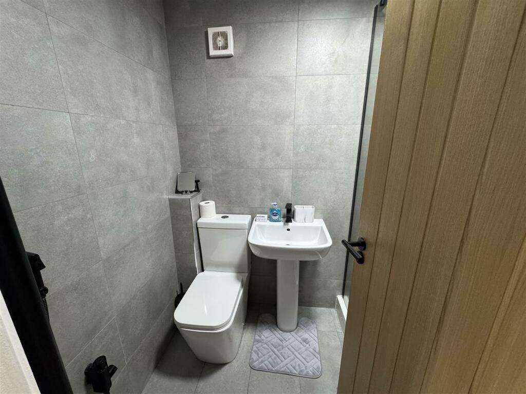 Shower room 1