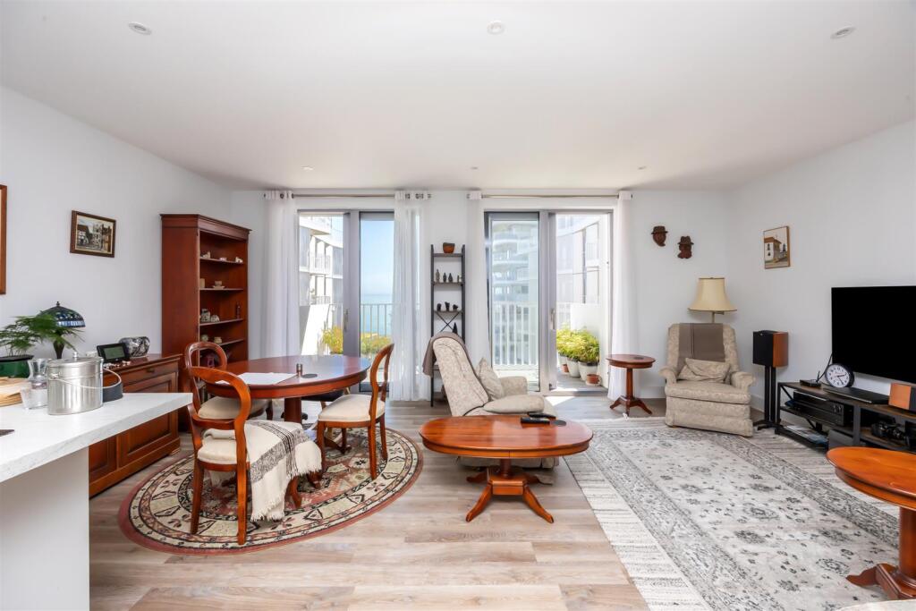 Bayside Apartments, Flat 90-012.jpg