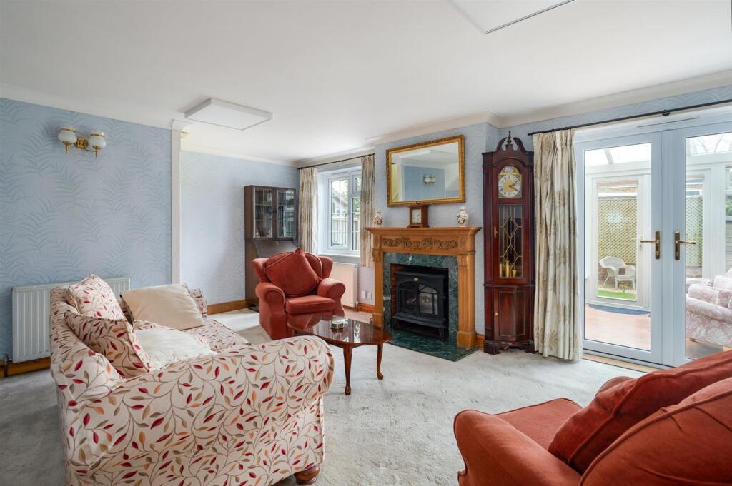 250327-3810 Living room.jpg