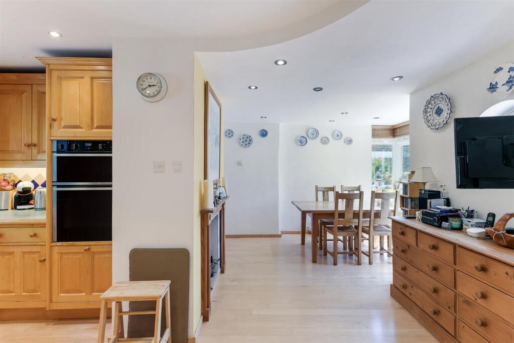 GREEN CURVE, 44 (12).jpg