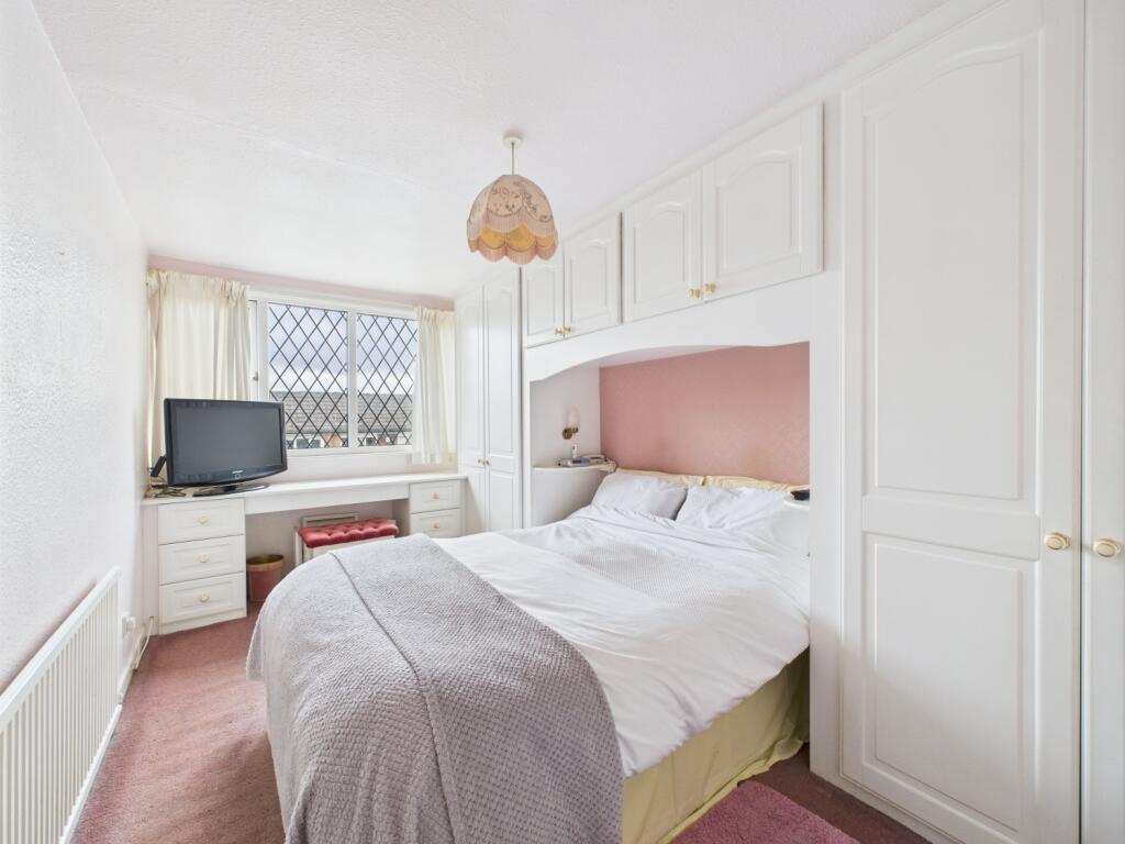 CAM02093G0-PR0034-STILL010