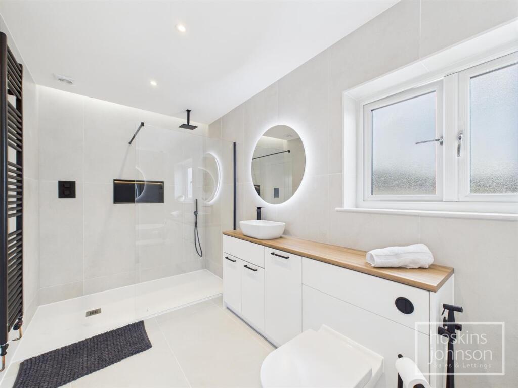 En-Suite Bathroom