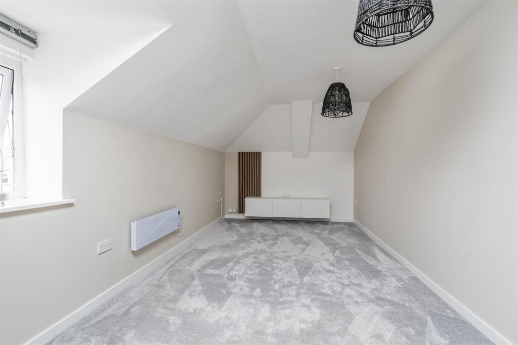 94 Main Street Dickens Heath B90 1UA_7.jpg