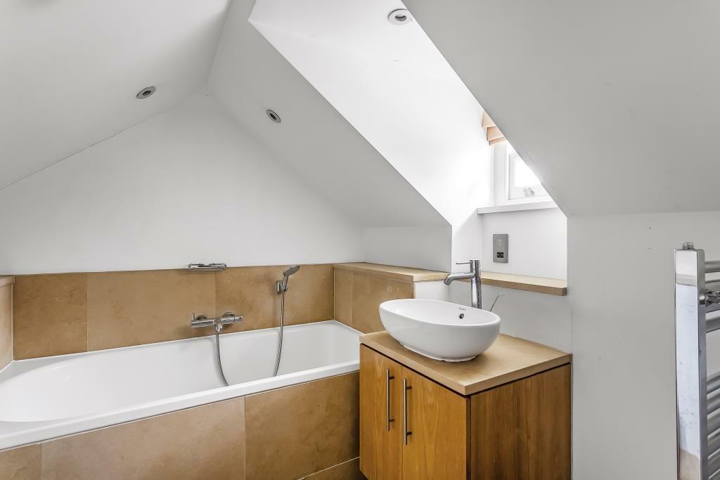 1st floor bath.jpg