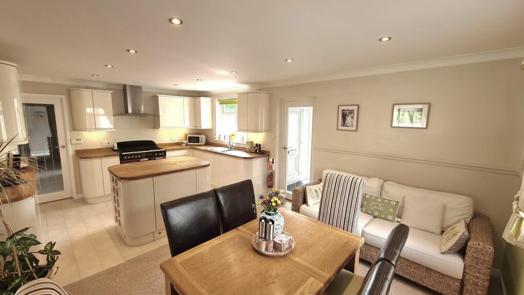 KITCHEN DINING ROOM