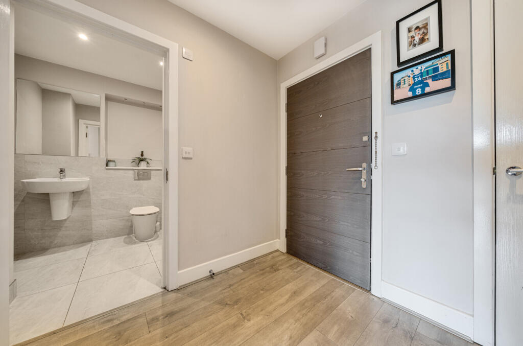 1294186-18-683d7c...