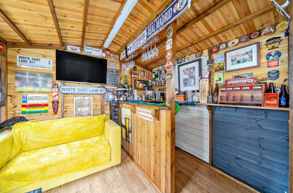 bar