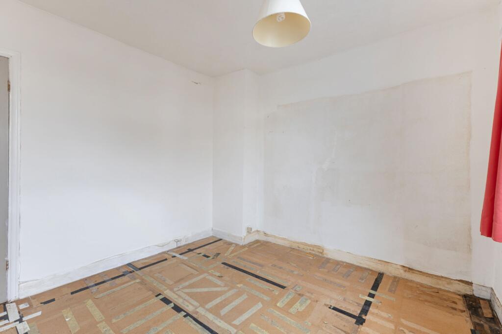 56 Langley Crescent, Harlington, Hayes, UB3 5HN