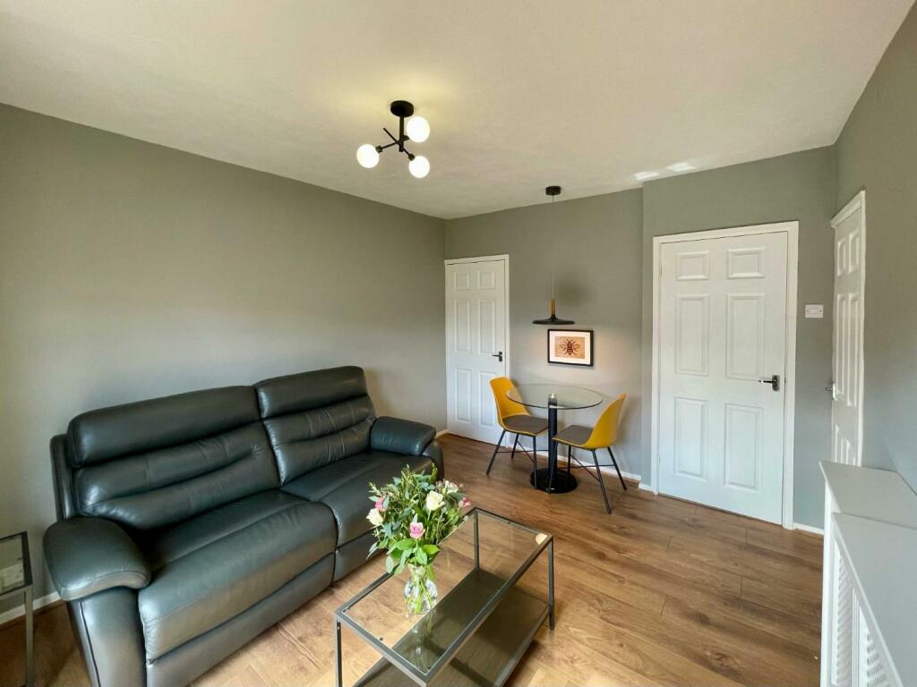 LulworthCres24bed2.jpg