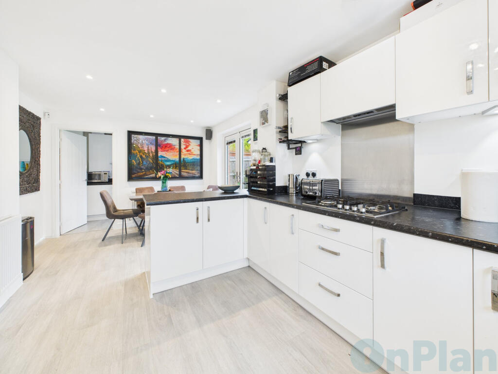 16 Wayne Gardens, Oxley Kitchen 2