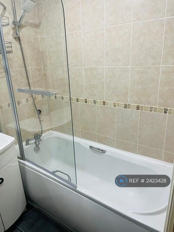 Main Bathroom 2