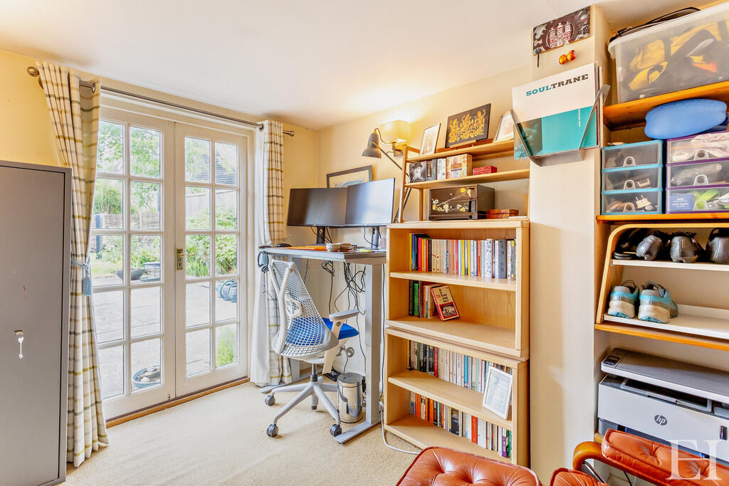 8649461-interiorW...