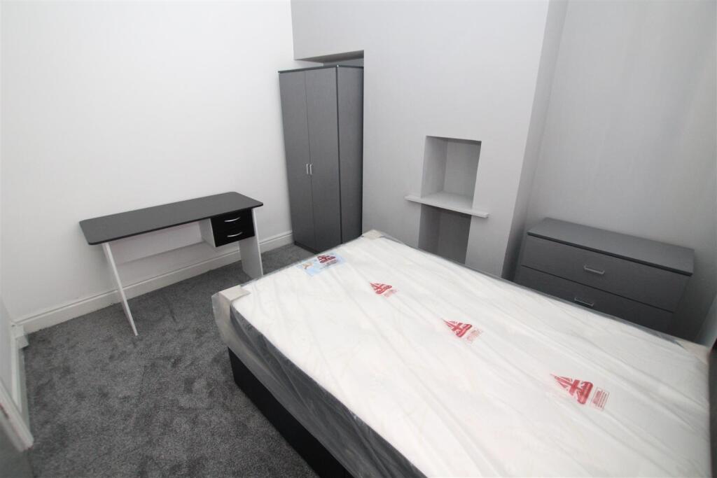 bed 3.jpg