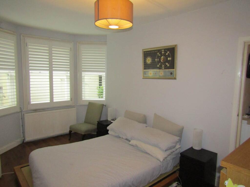 Bedroom pic 1