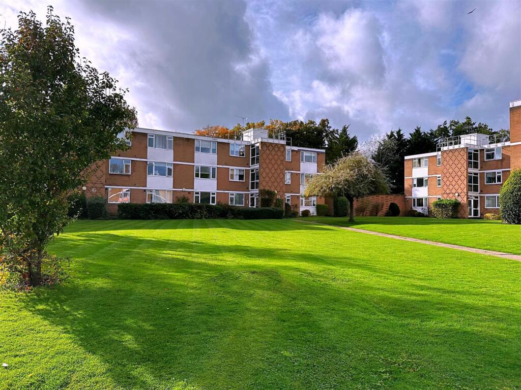 8 Boreham Holt.jpg
