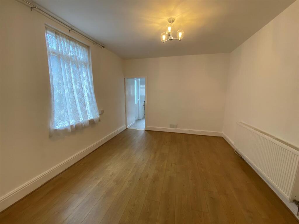 147 Gladstone Road - dining room 2.jpg
