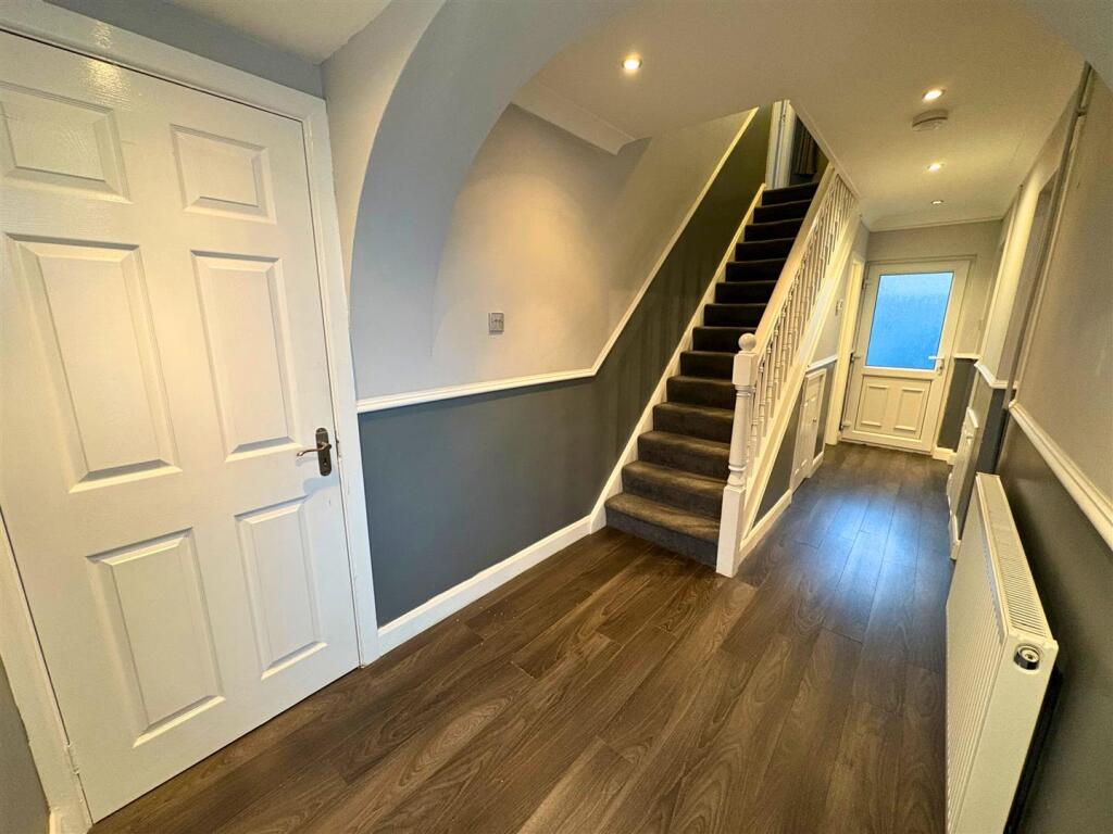 Hallway a (edit).jpg