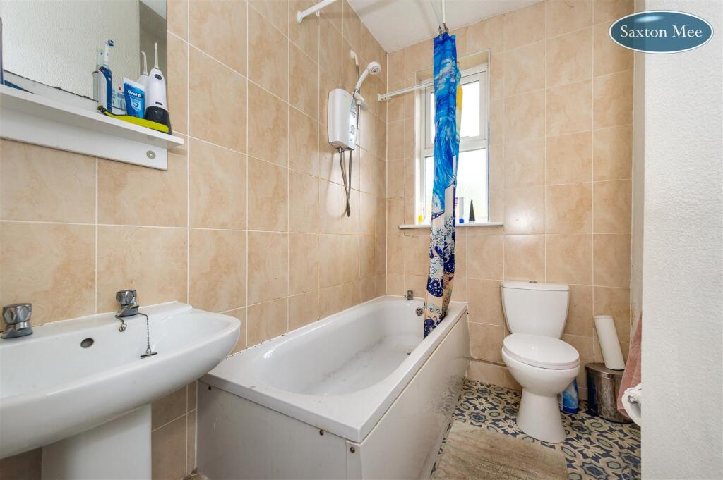 bathroom 9991.jpg