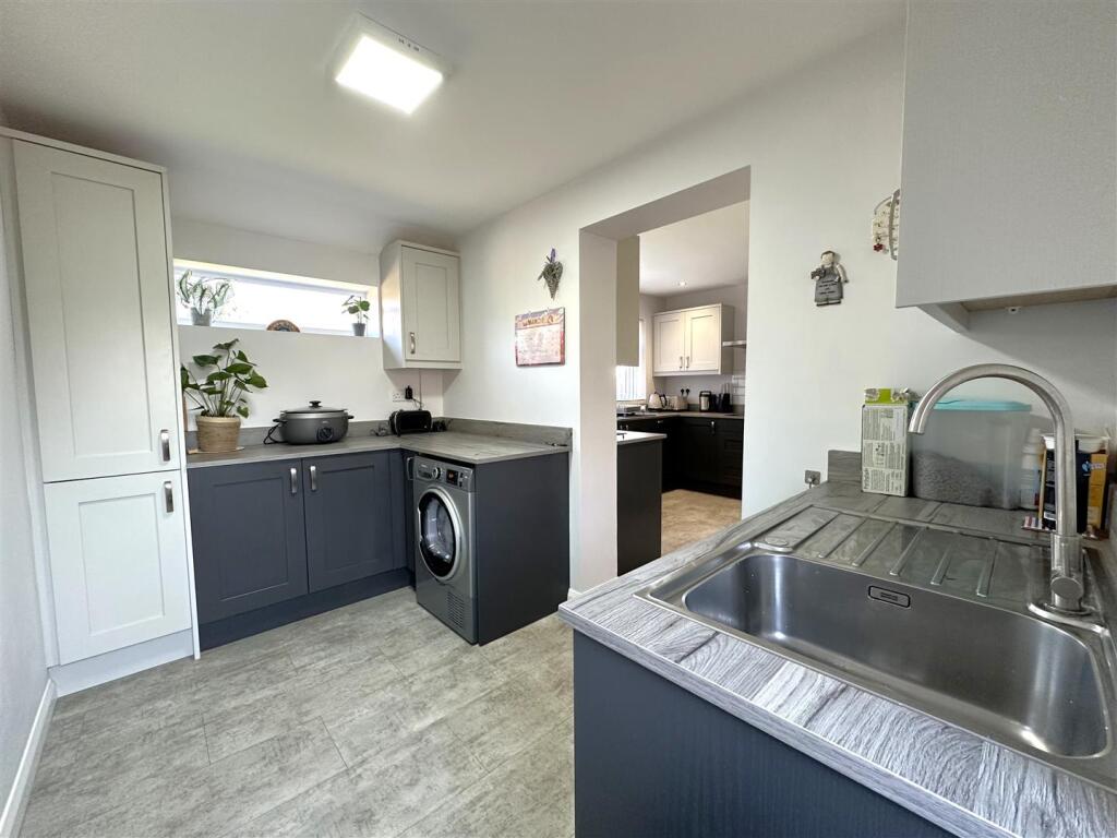 Separate Utility Room 513