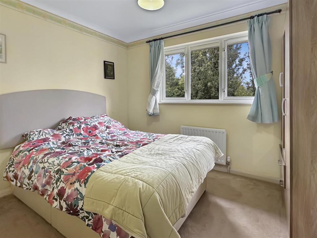 Bedroom 2 (2)