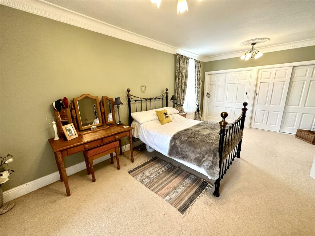 BEDROOM 2.jpeg