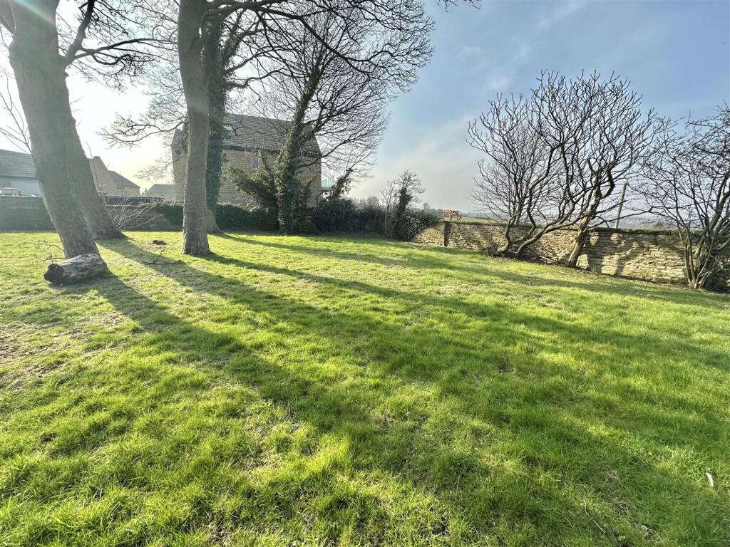 Bramleys Estate Agents - Bullace Trees Lane -  (26