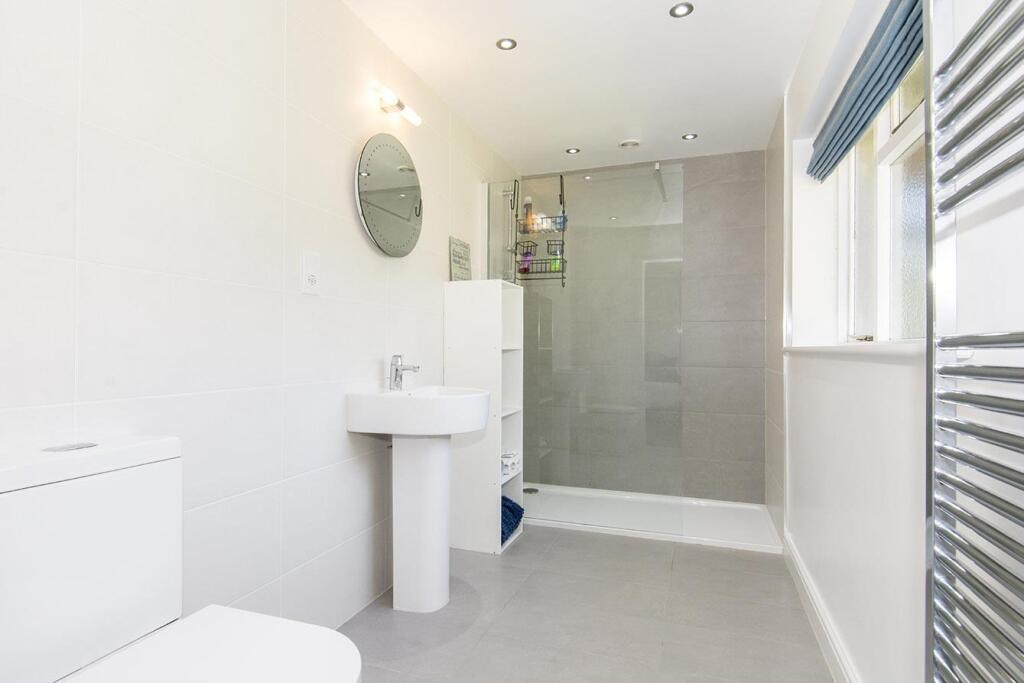 Bedroom Two En-suite