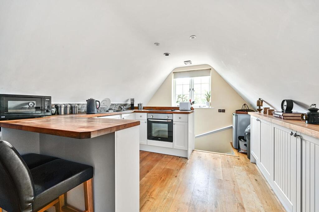 Tickham Cottage ME90HS (38).jpg