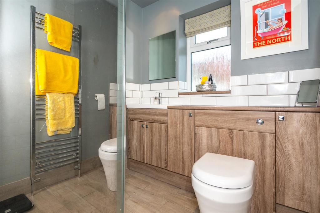 En Suite Shower Room.jpg
