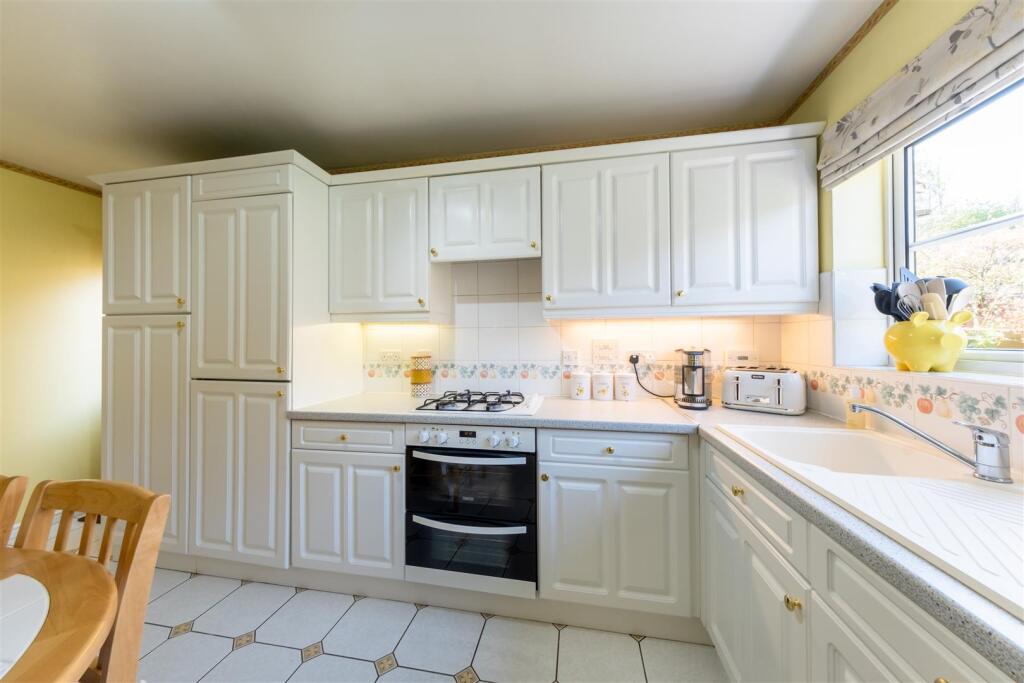 10 Knightsbridge Avenue-004.jpg