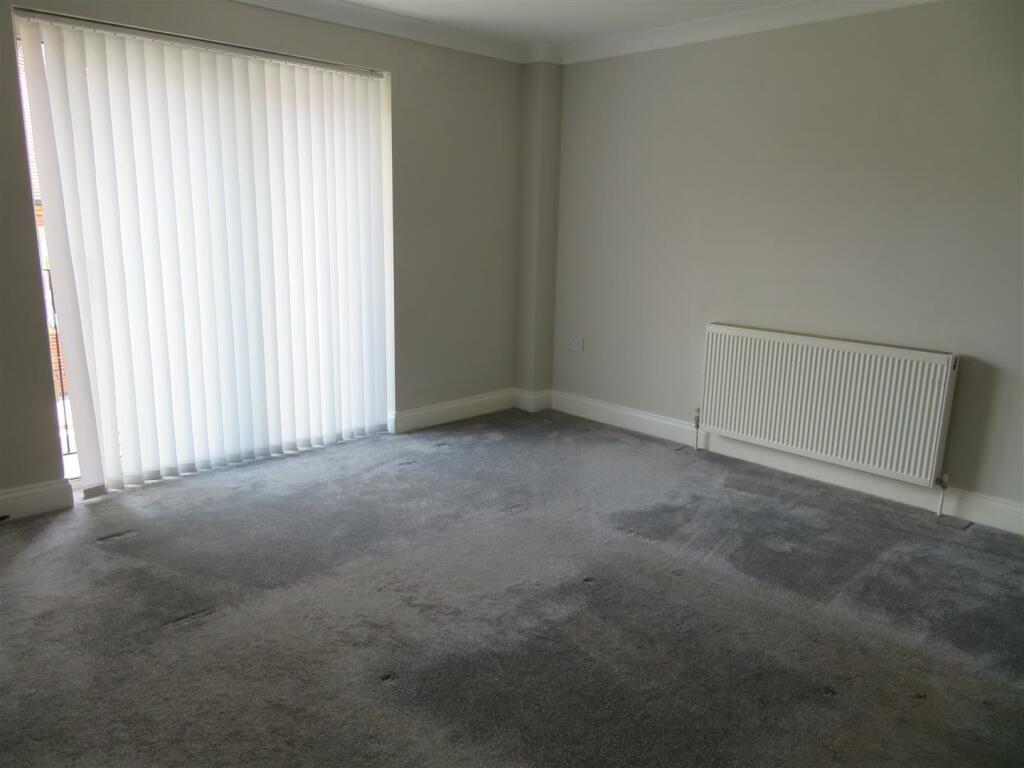 2 Terence  Lounge.JPG