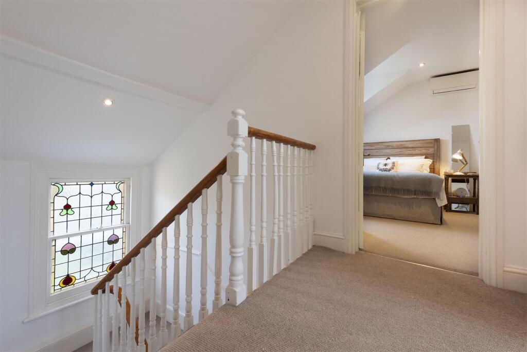 D303 3 hilltop rd topLanding.jpg