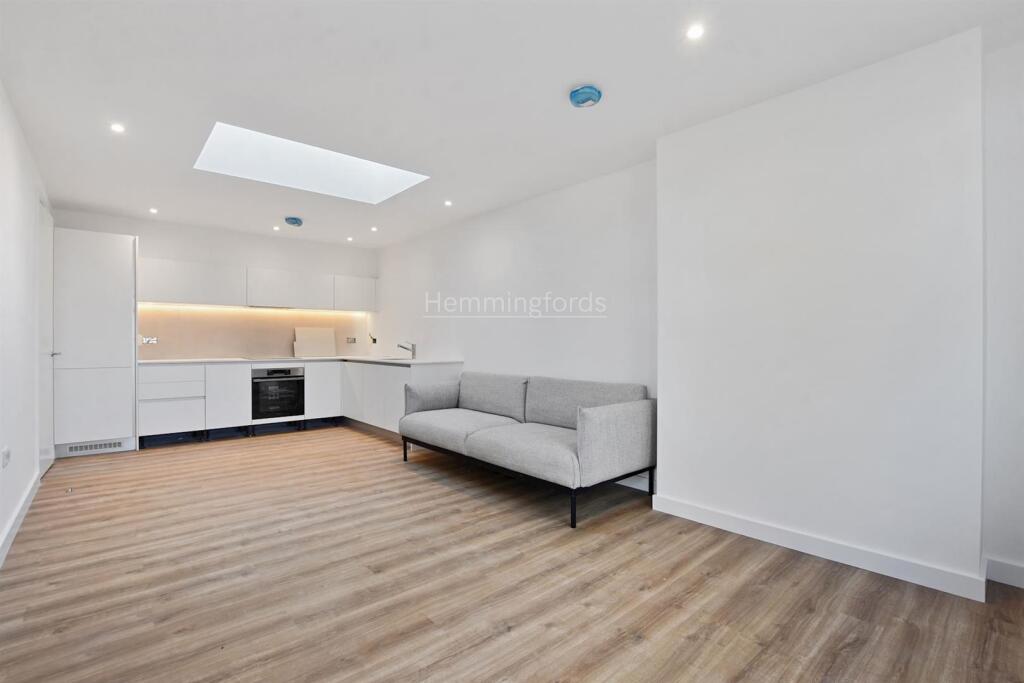 10-2f67GCHMF - 3 Solent Lodge - Reception 3 -Origi