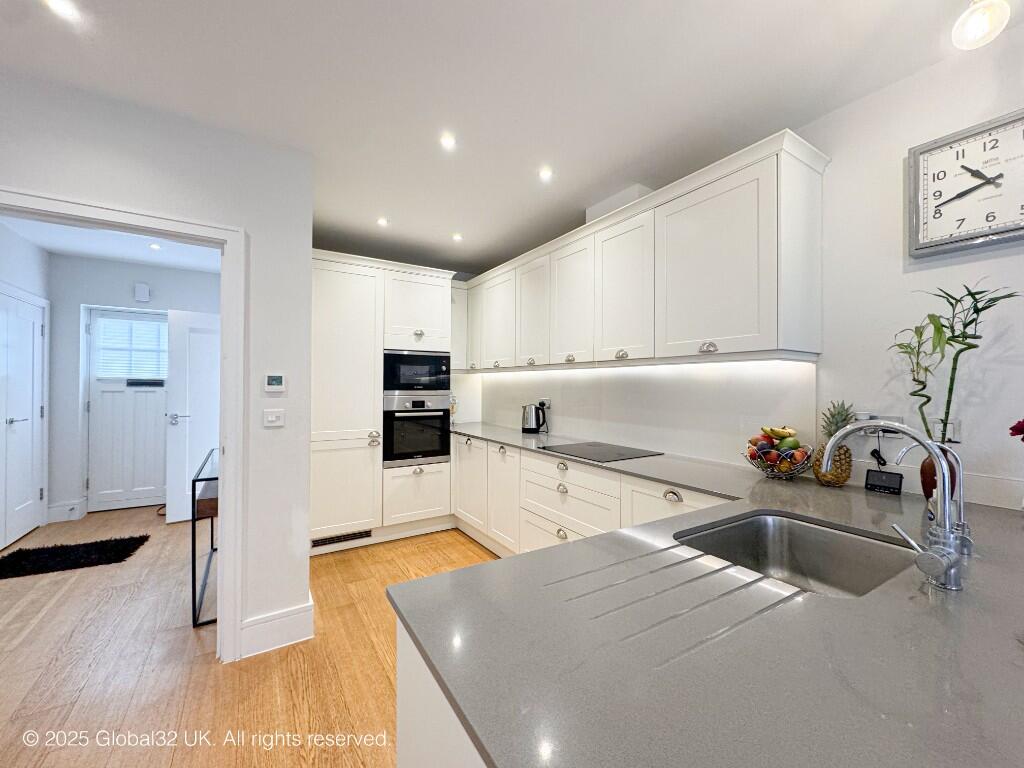 Kitchen / Dining Roo