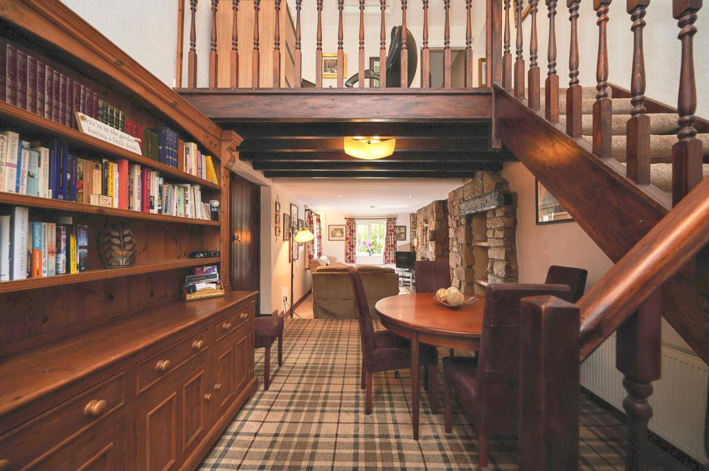 Lounge/Dining Room