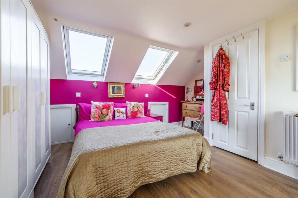 Richmond Crescent, E4