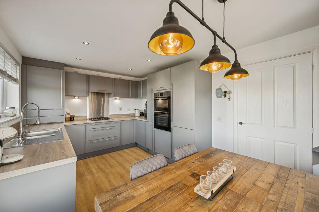 Kitchen/ Dining