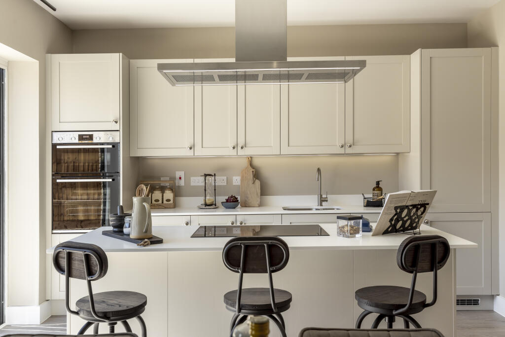 backhouseblunsdon0b6a8885