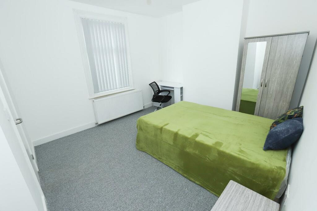 81 Westbourne #17.jpg