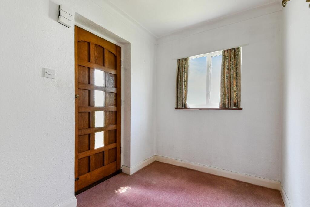 PEMBROKE CLOSE (14).jpg