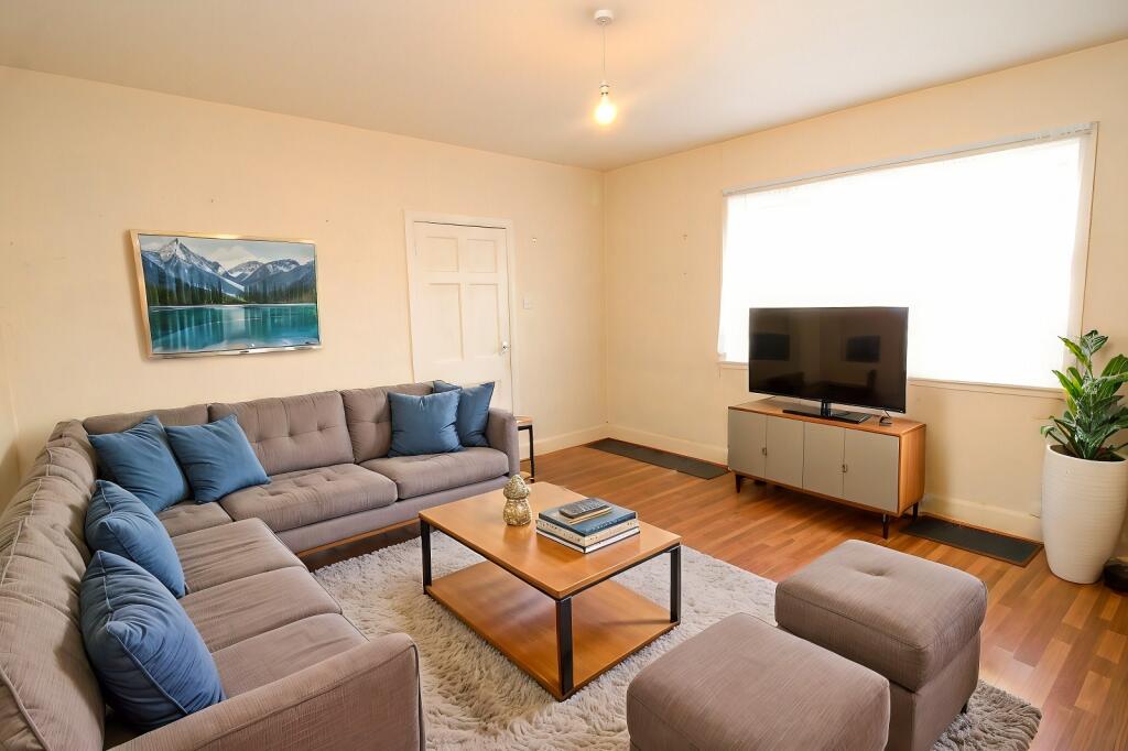 Lounge - STAGED