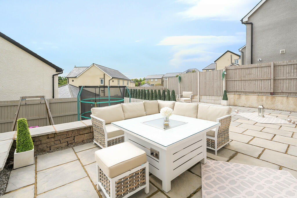 Rear Landscaped G...