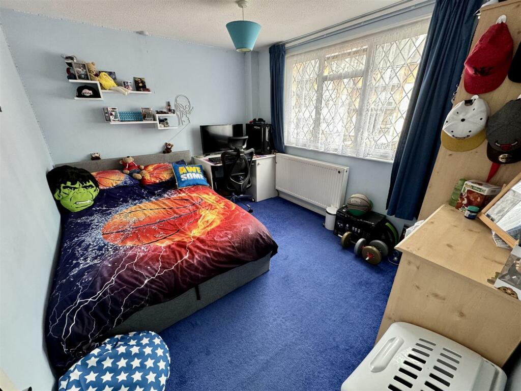 BEDROOM 2