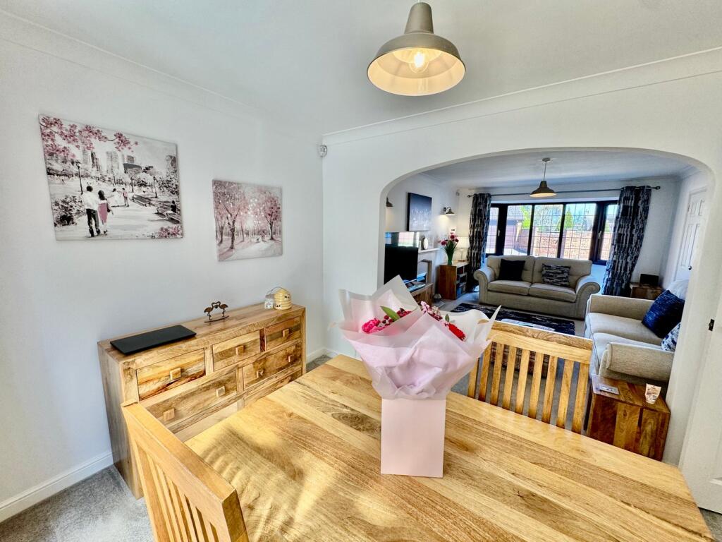 Dining Area &amp; Lounge 