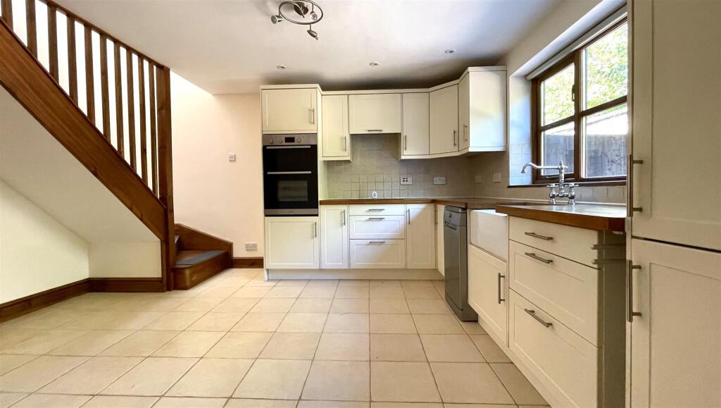 Kitchen 2.jpg