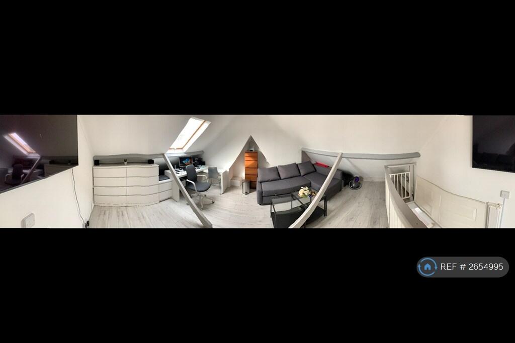 Loft Room ( It Will Be Unfurnished)