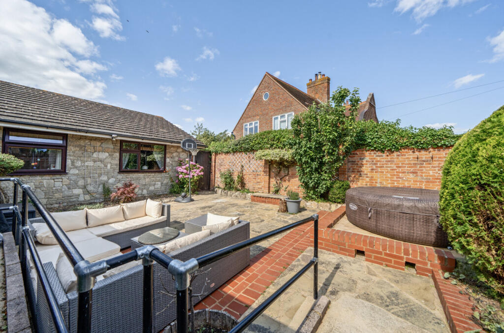 1313836-4-685987b...