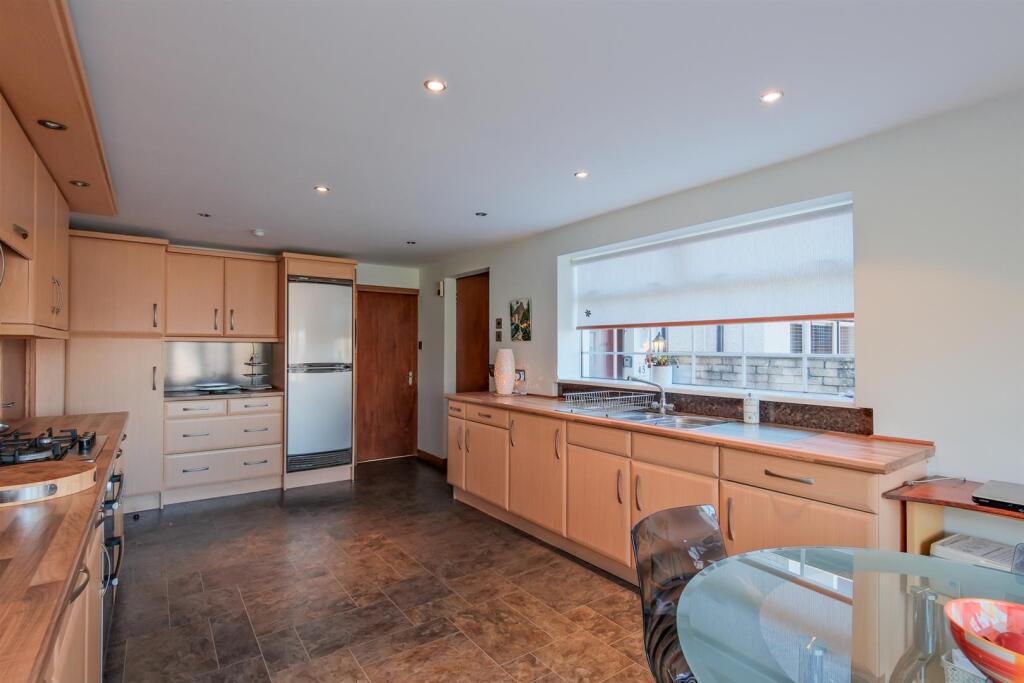 026-45 Station Road Carluke, ML8 5AD.jpg