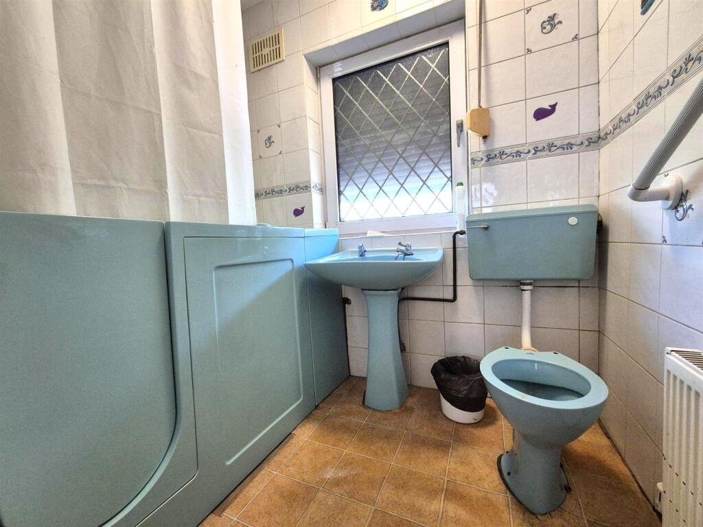 Walk-In Shower Room
