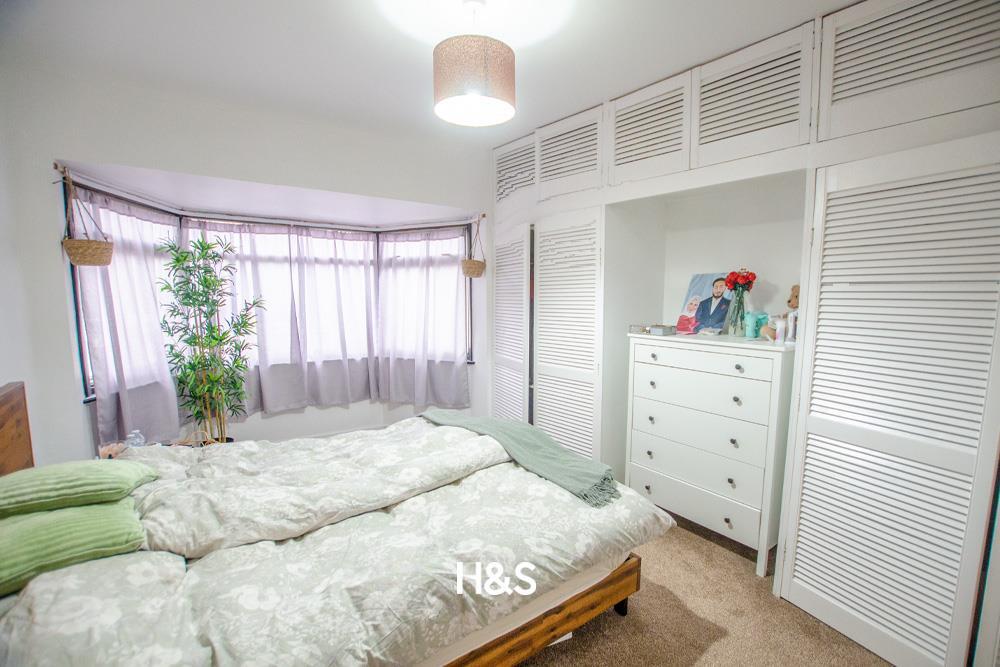 85 Scott Road - bedroom 1.jpg